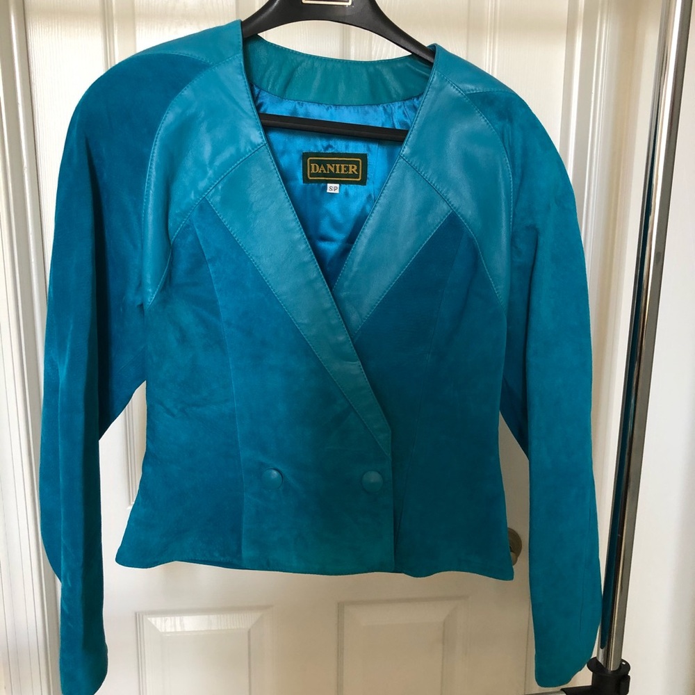 Not available til April

Danier Women's SOFT SUEDE Jacket and skirt set